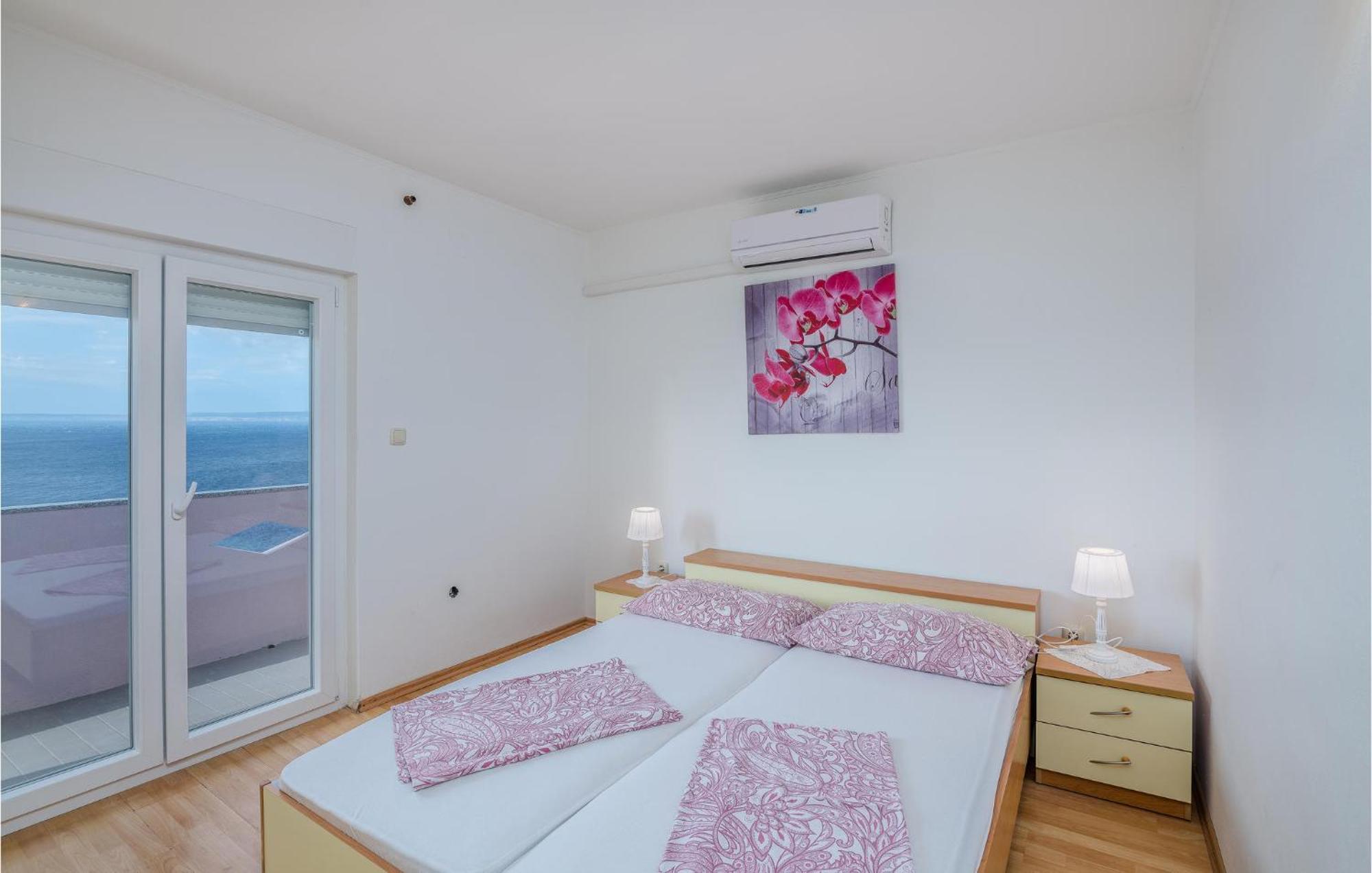 Awesome Apartment In Stara Baska 1 With Kitchen Ngoại thất bức ảnh
